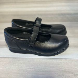 Drew Bloom II Leather Mary Jane Comfort Shoes Velcro Closure
Black Size 9 N